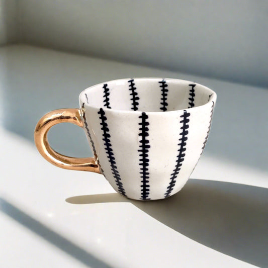 Teardrops Tea Cup with Golden Handle