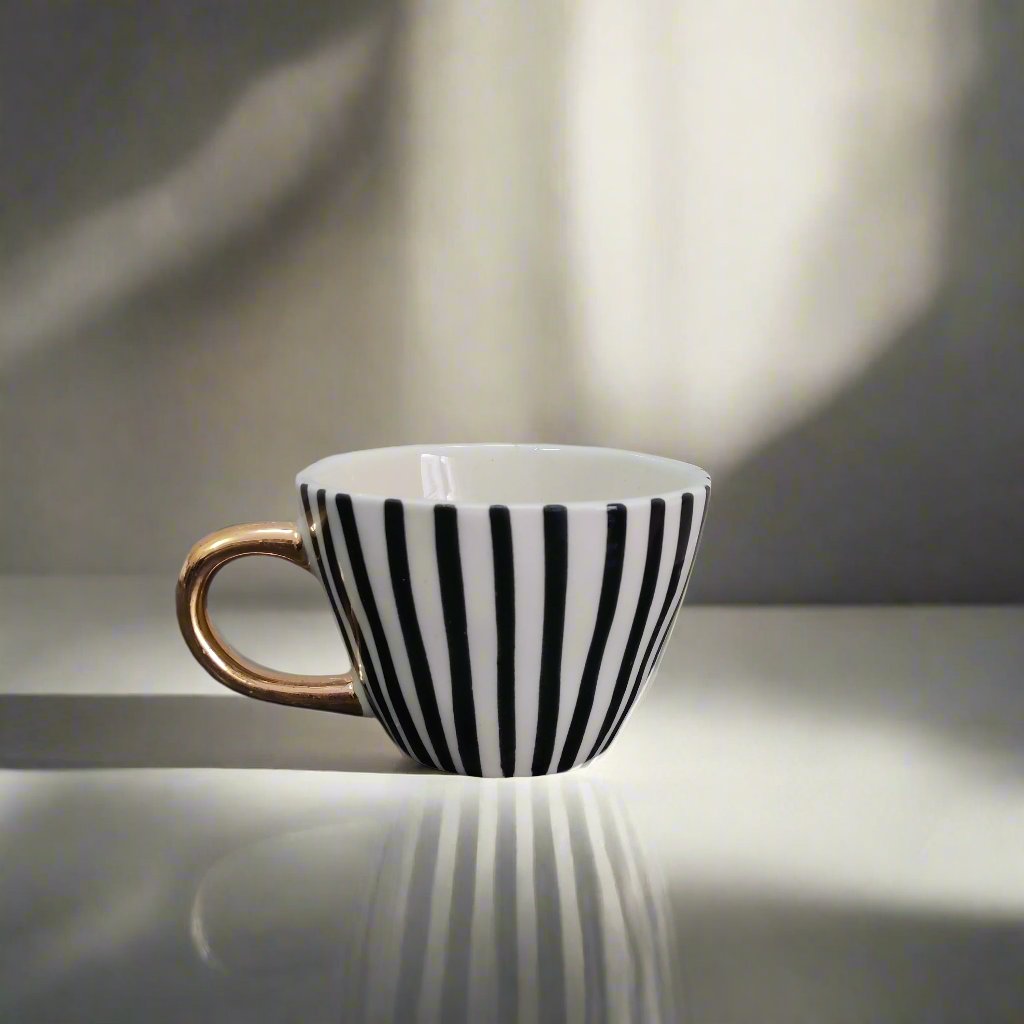 Linear Tea Cup with Golden Handle