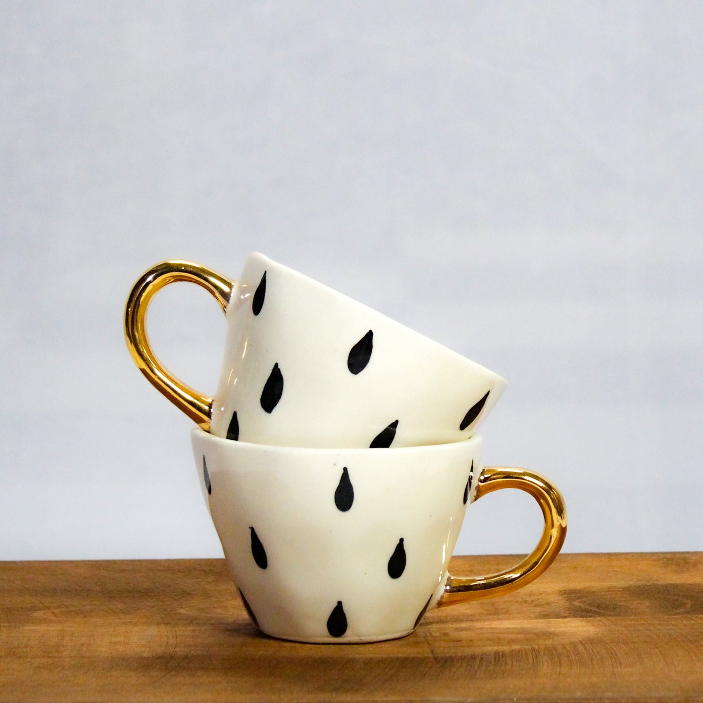 Teardrops Tea Cup with Golden Handle